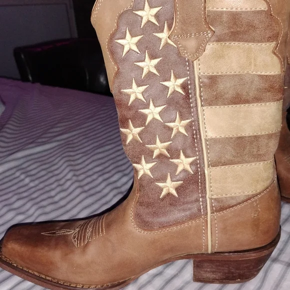 Durango Brown and Tan Star Heeled Boots - Picture 3 of 6